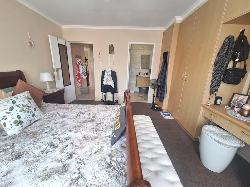 2 Bedroom Property for Sale in Hartenbos Central Western Cape